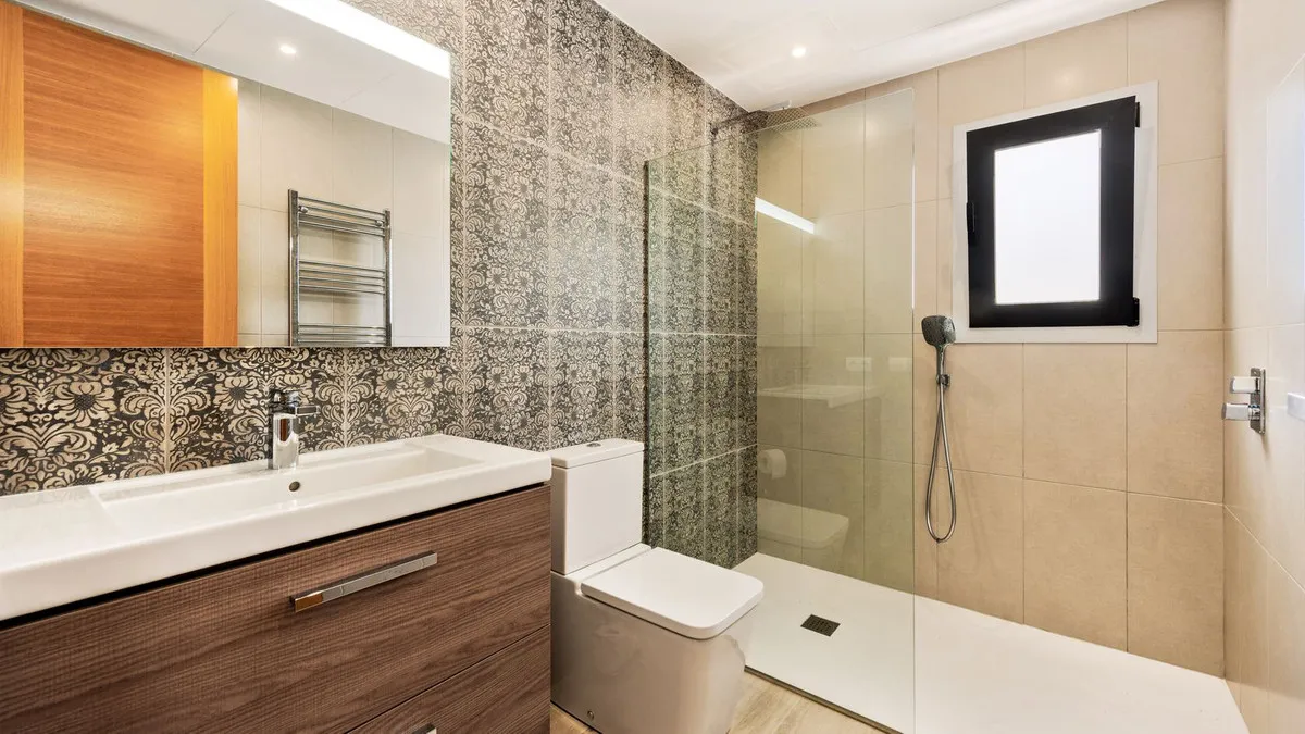 ae306b18-25b1-43c3-bacc-13a7bf918331