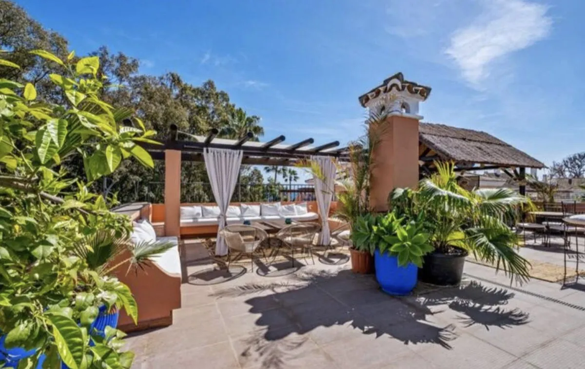 8e0c112e-a801-477d-8960-b96918b684fa