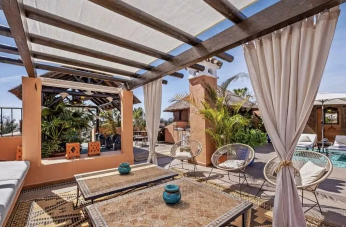 d6621b12-5597-41c6-acca-34e24d3e75d4