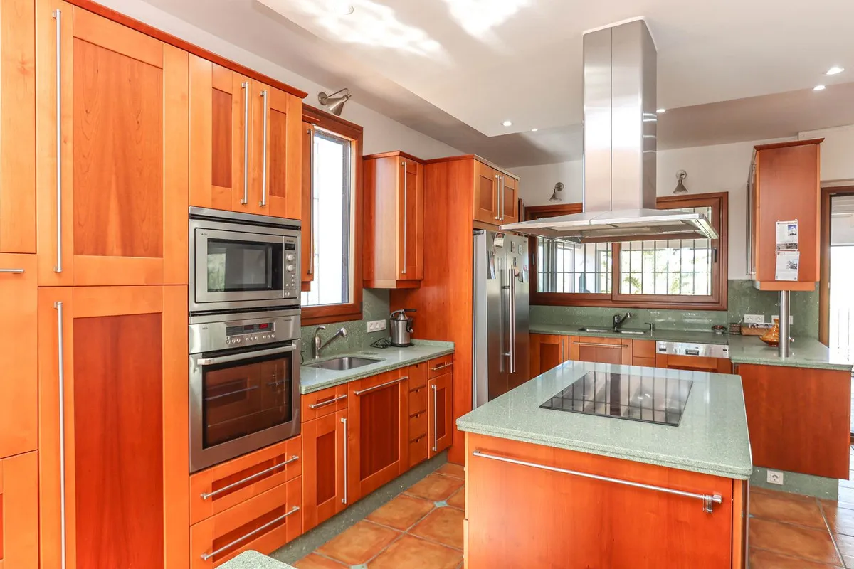 13b70b88-363f-43ce-9a6b-5835638cc2fc