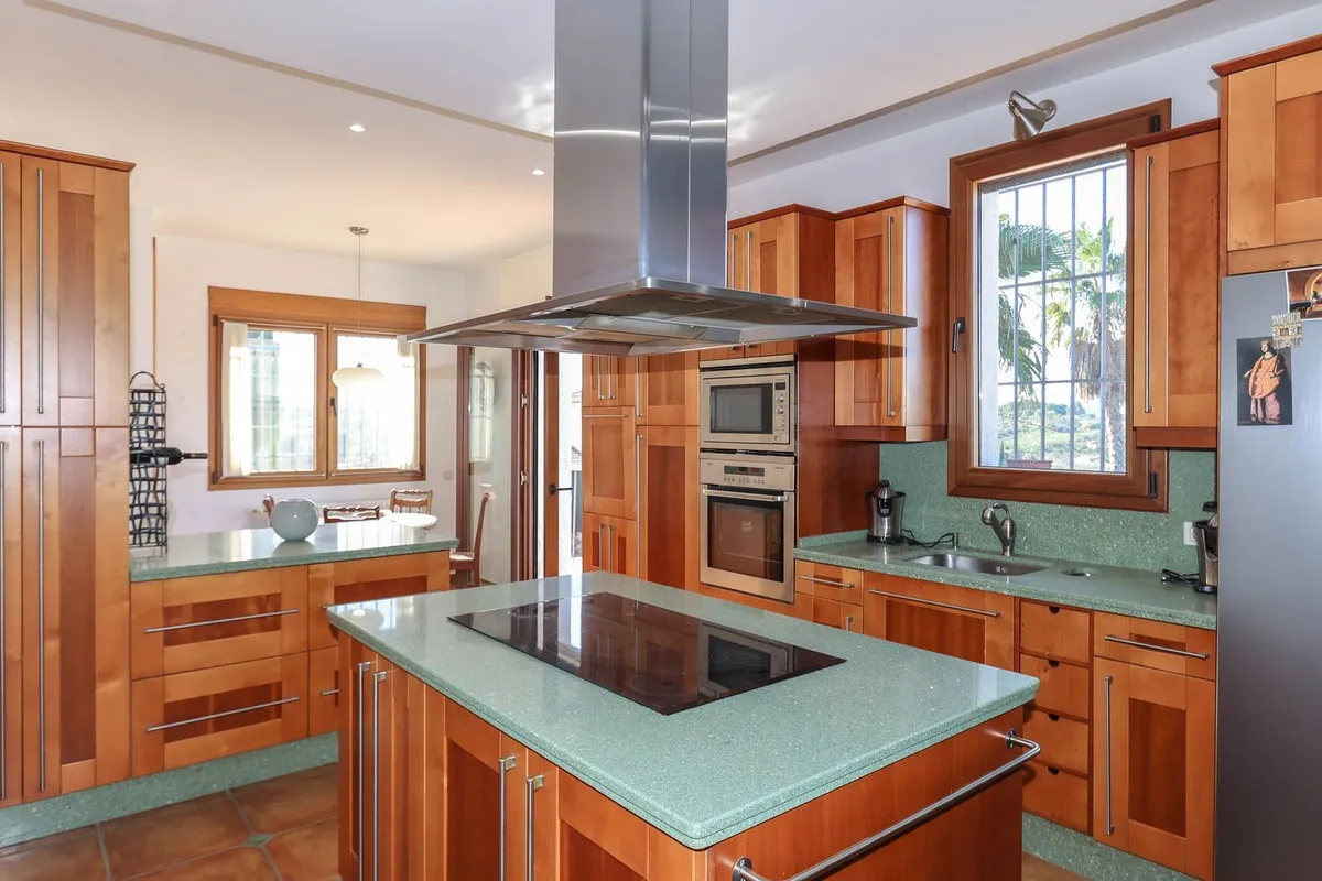 9b979c85-ac81-4a5f-becc-321cebec7805