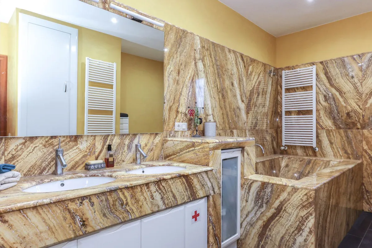 b96fe450-f02f-4ce8-bc4a-1622e6c61e37