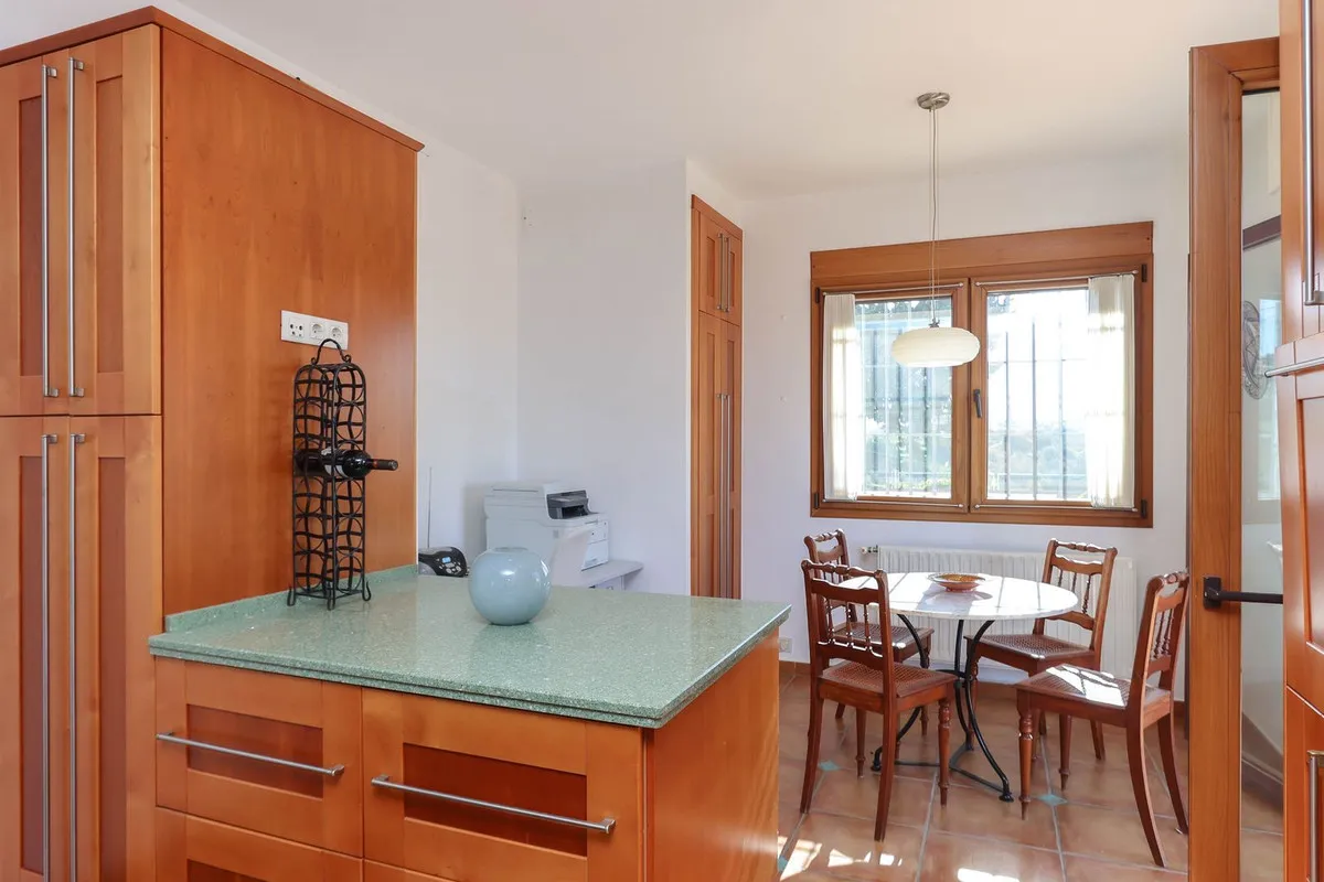 d4f4ab06-7f35-460a-abab-f186a23b37ee