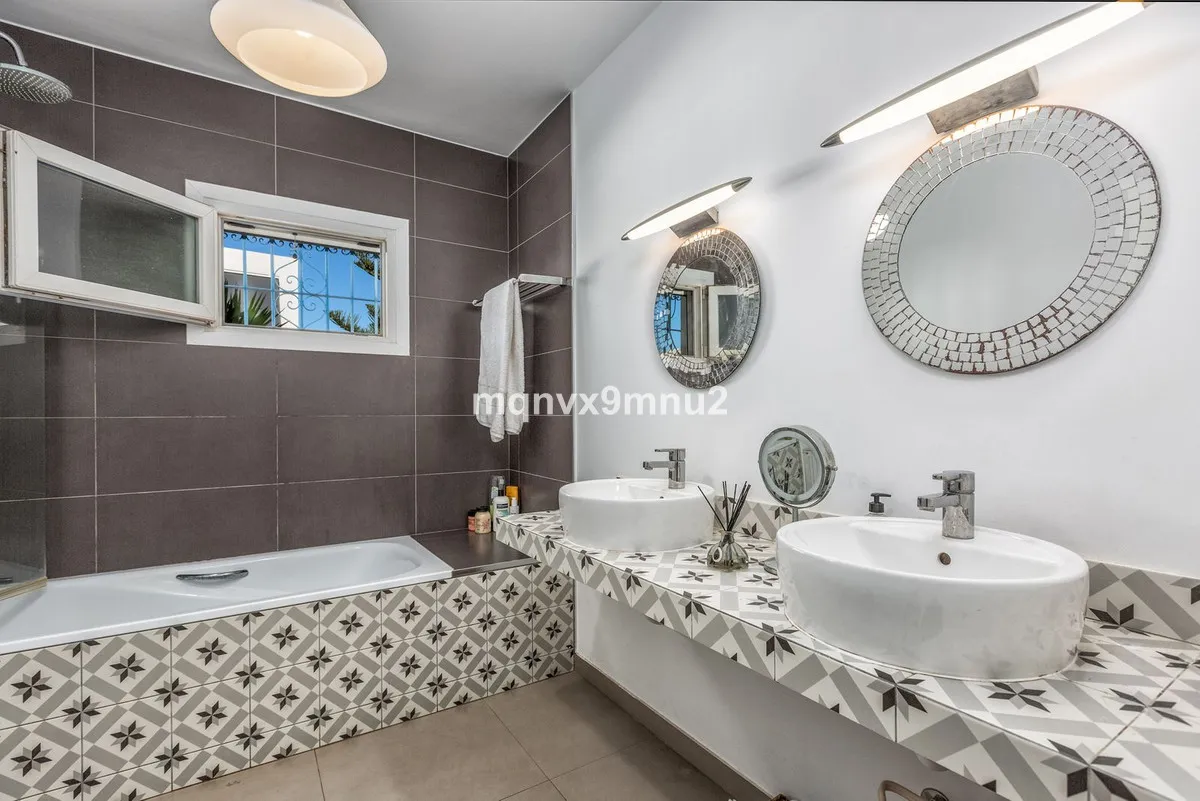 8d2af5ea-d864-4972-81d9-76b576fe9ba8