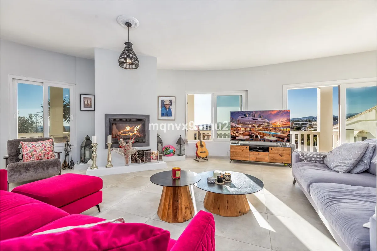 d9a7208a-6dba-4eca-a6ca-618cf9985e25