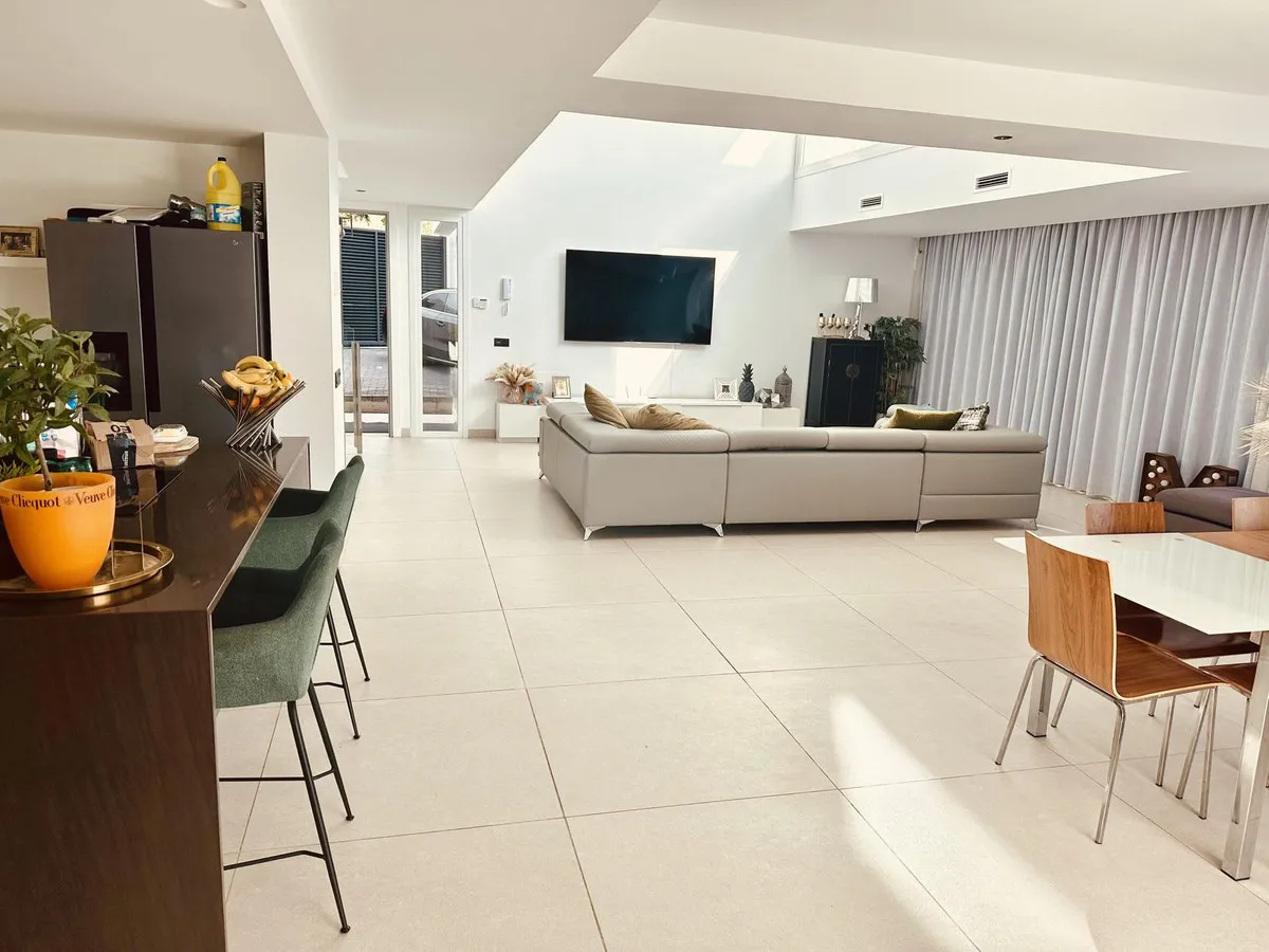 6119c579-4bdf-4f04-9b87-cd2f3fa47226