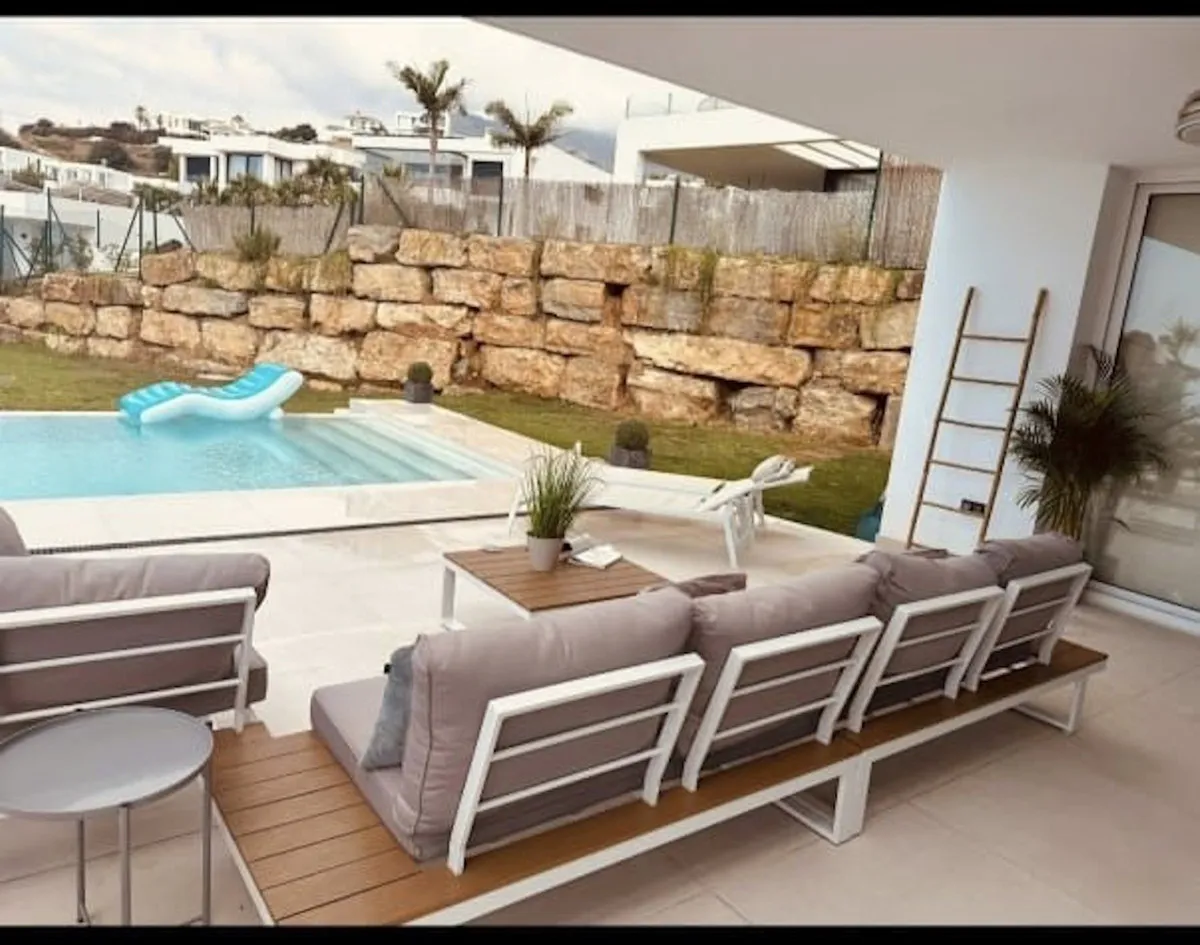 a54db9ba-0f82-47fc-8bc6-542432e43b26