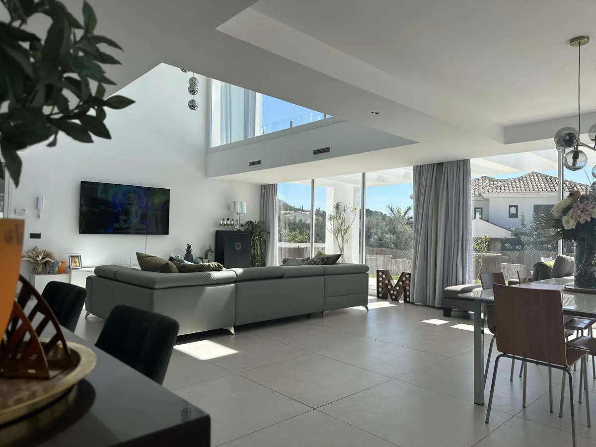 ae8eaece-ce40-443f-854d-657ace927e85