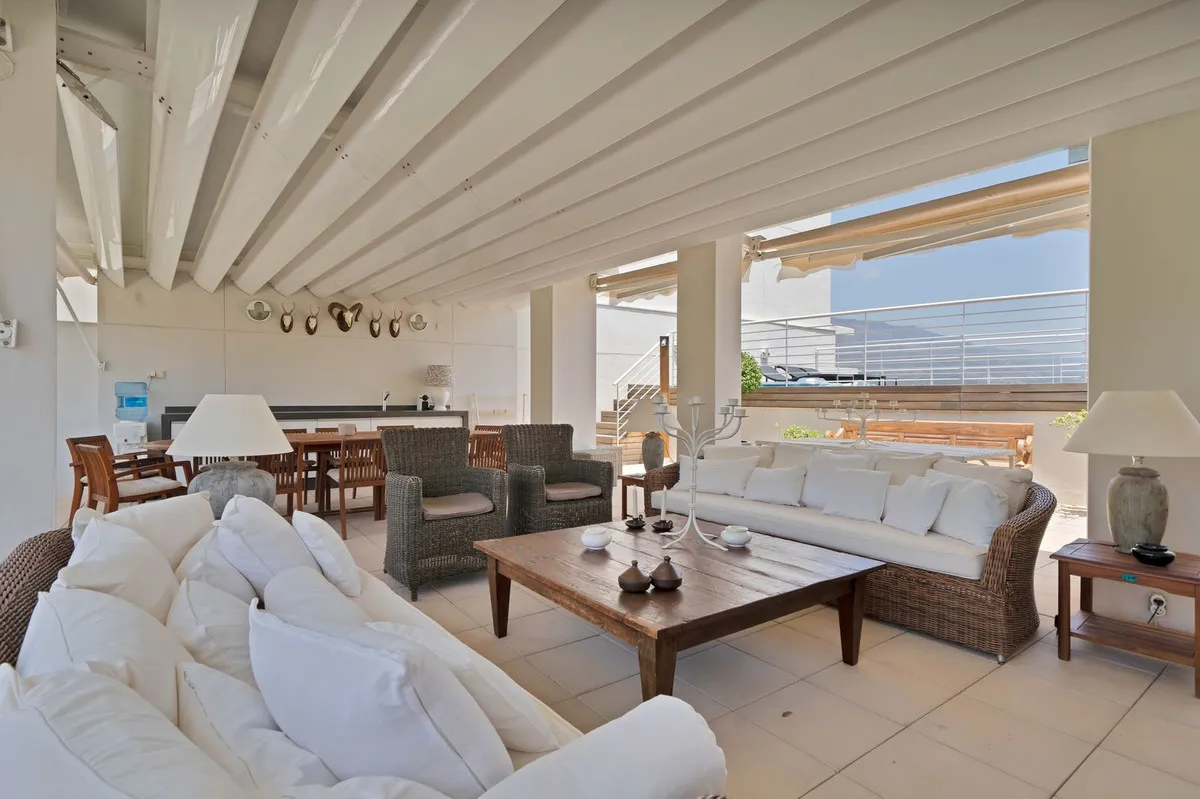 6b512c28-90a6-4f05-a620-a467baabdcbd