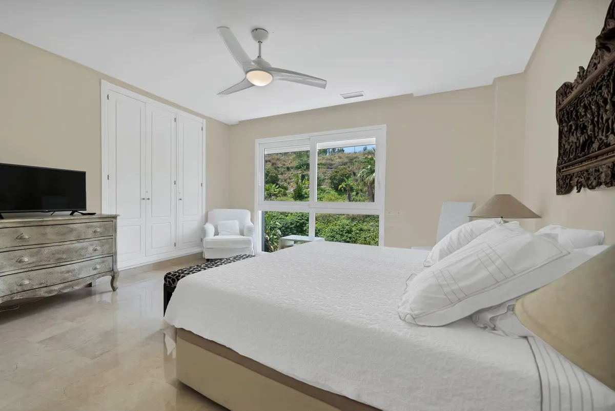 c9393697-6f7d-441f-8556-c0e99f370379