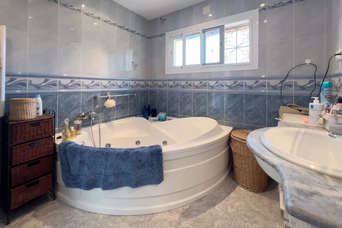 4d143669-f7aa-4bc3-8f61-2866463cdf19