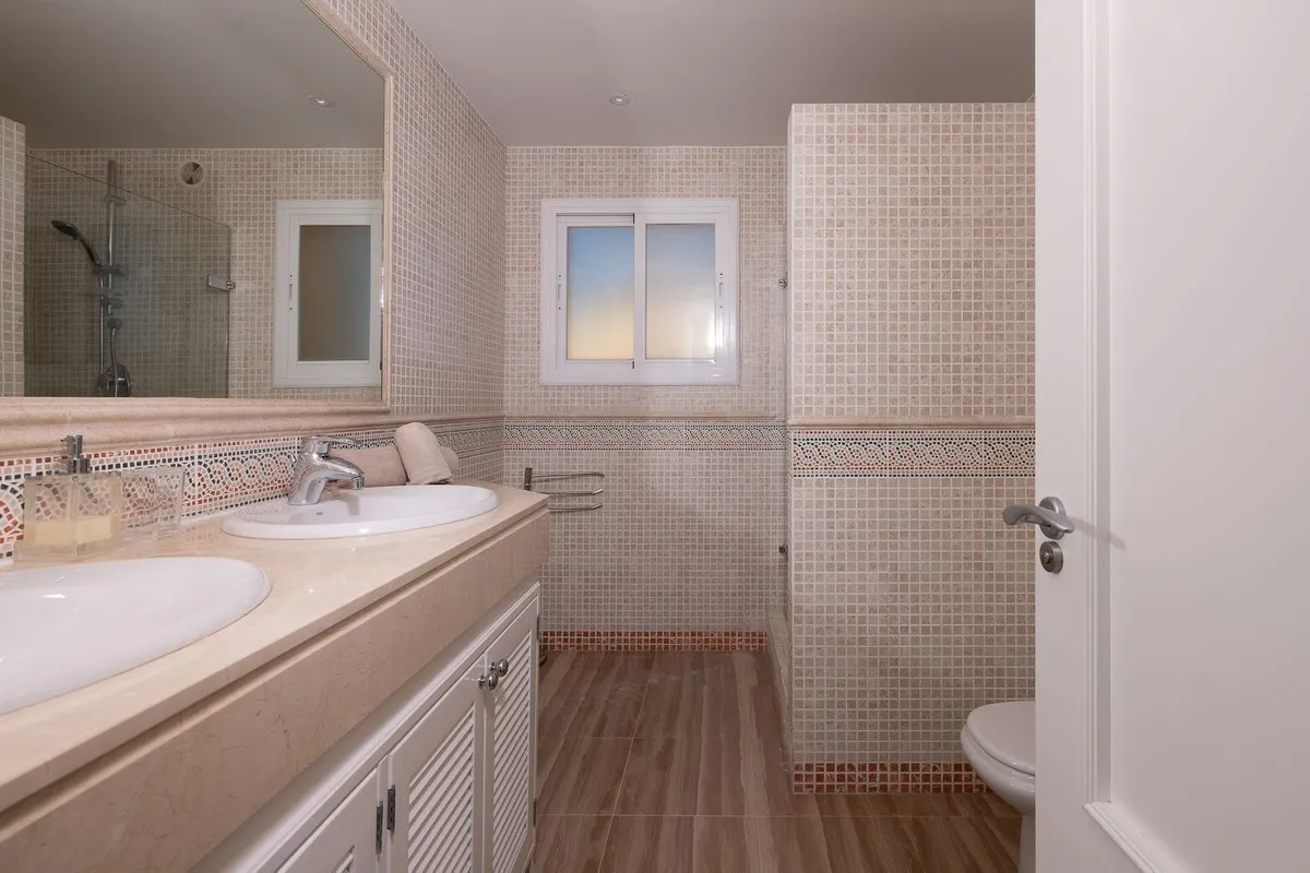 a252b045-b590-4101-8208-d2e627d5bb92