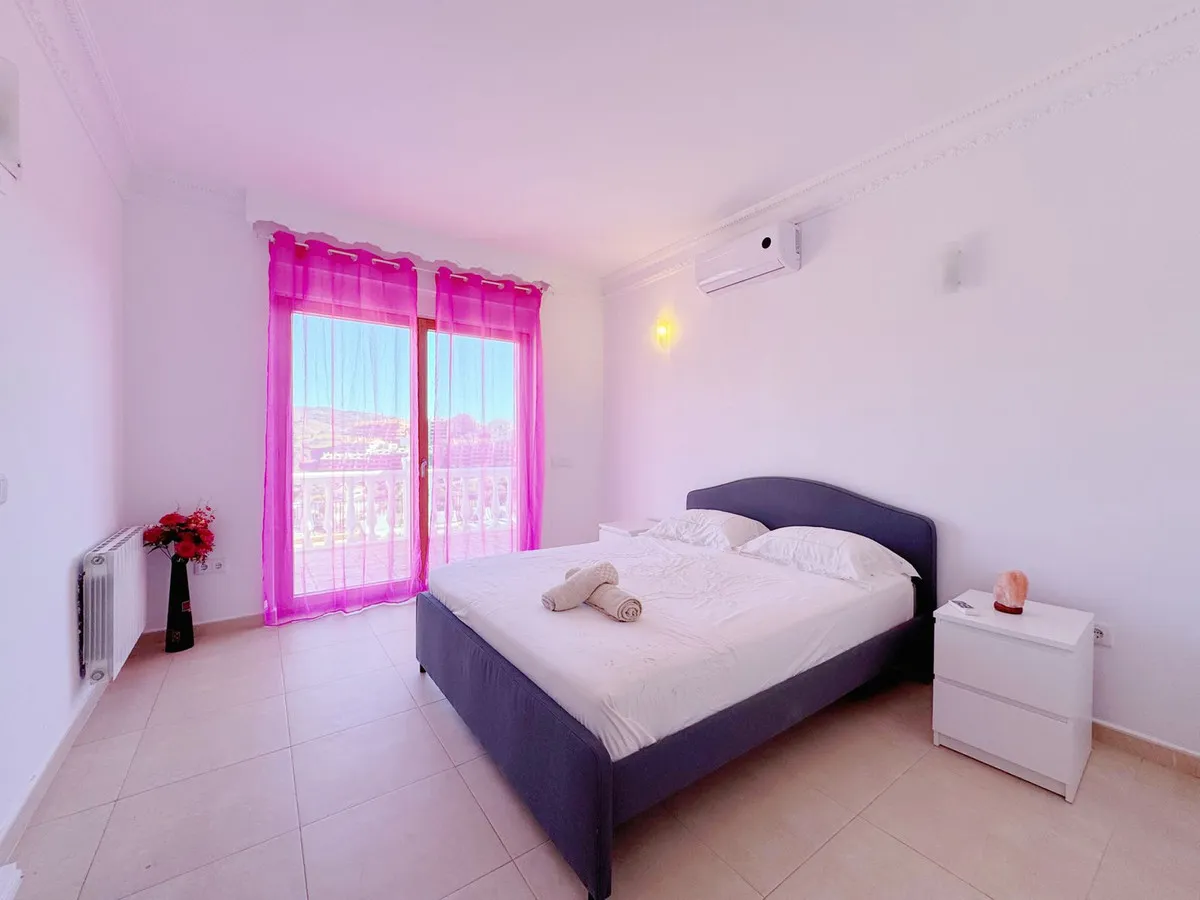 5c8cf400-65e0-43e3-b499-f8f148dd75a6