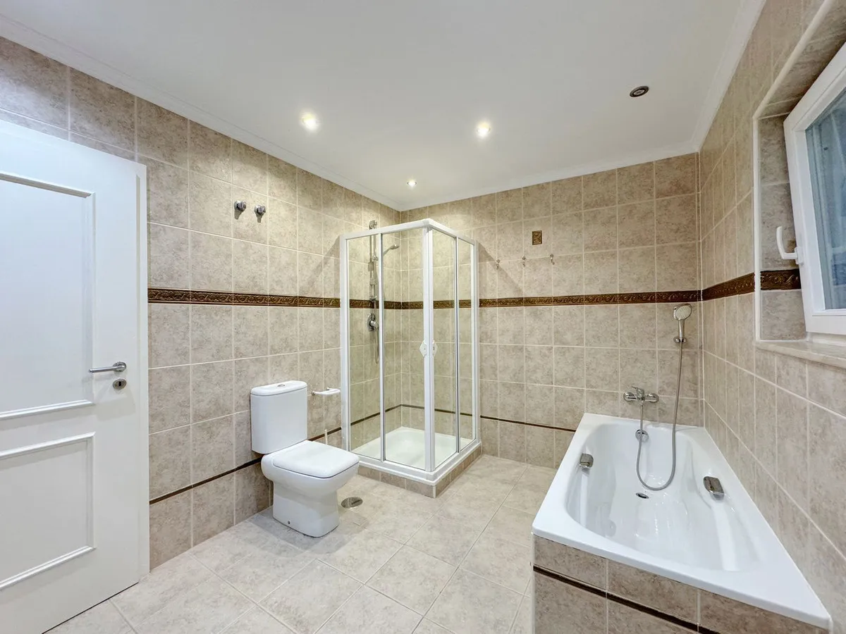 ae799813-eedb-4def-bf9a-78e8b630eb70