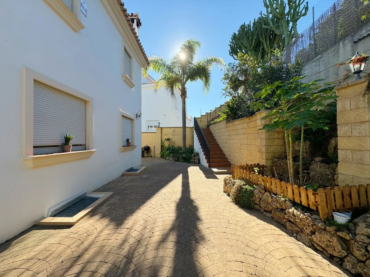 ae8b7ad2-6c07-423b-bd60-fd2ecd2f0ac0