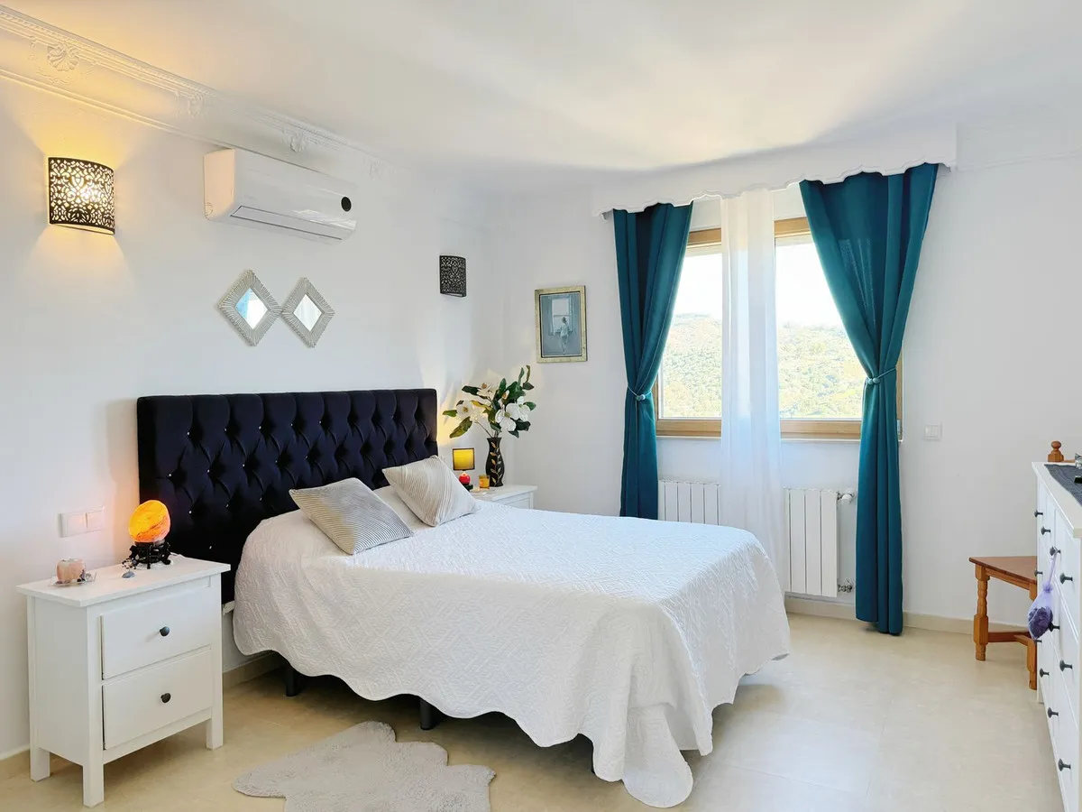 f08b00d1-4e9f-40df-8e87-70187d42401e