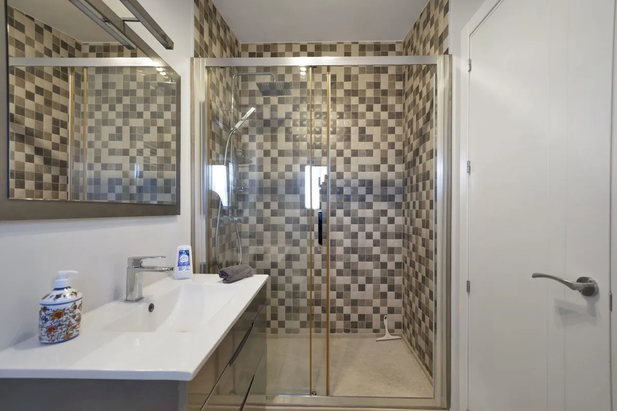 63a9b18f-b7c0-4f40-b61f-584f34918e5c