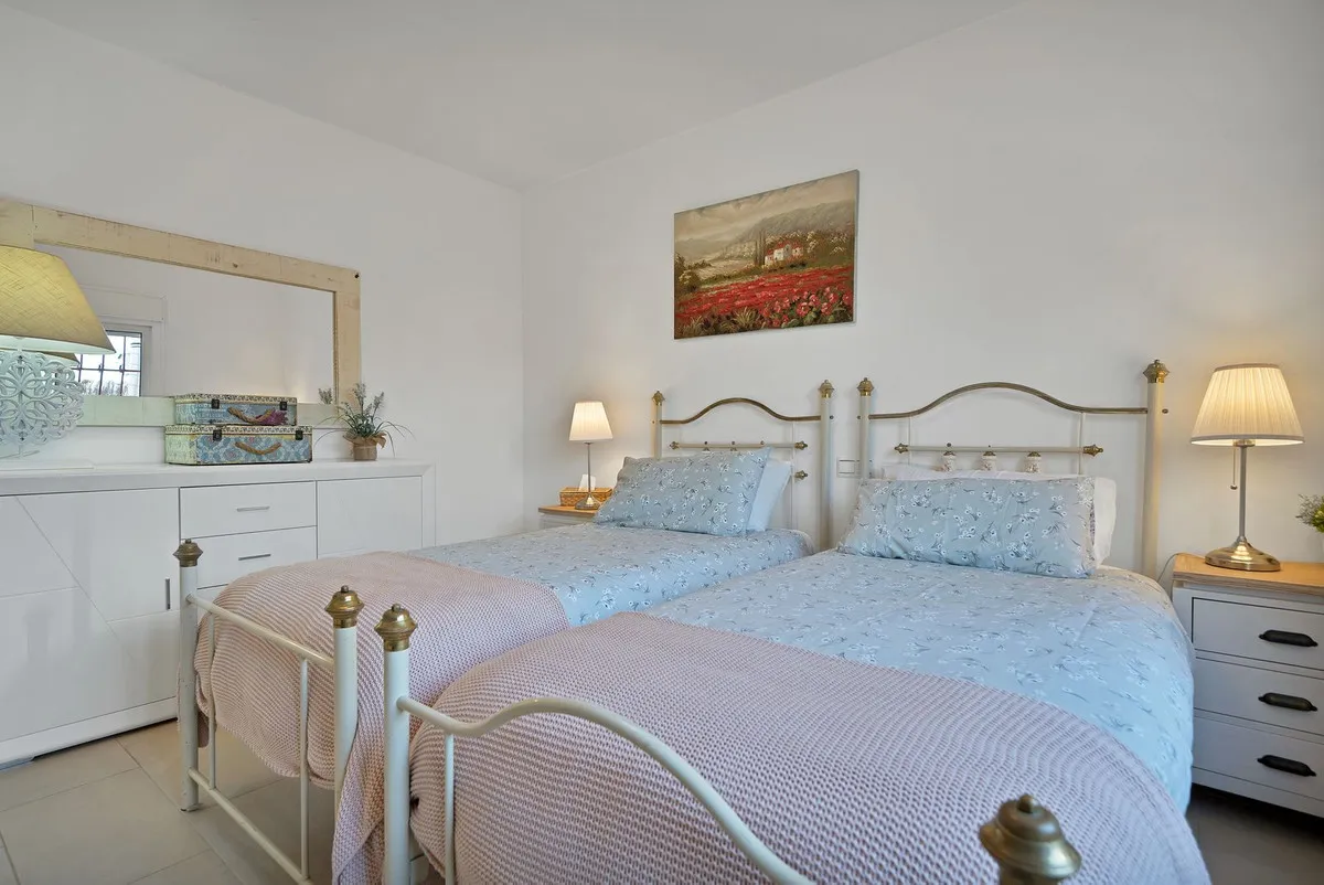 a8ba70e1-017f-44b8-8a25-22b5f2f8c3e7