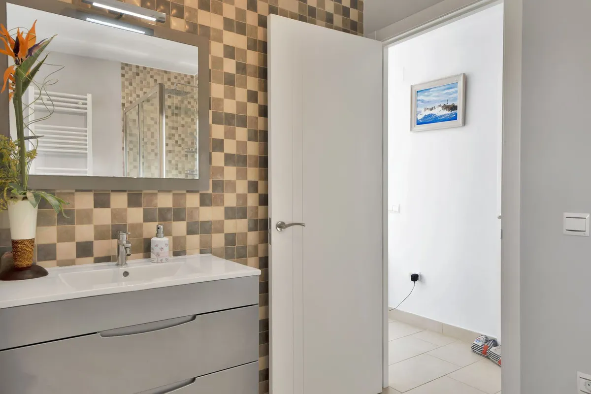 c0c633bc-08b9-4e65-b869-80764db001e6