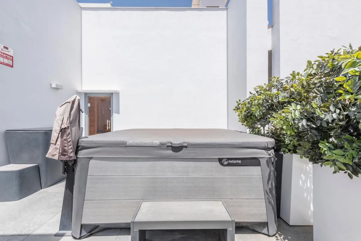 f8409d50-7efa-40ff-be66-57943fb50708