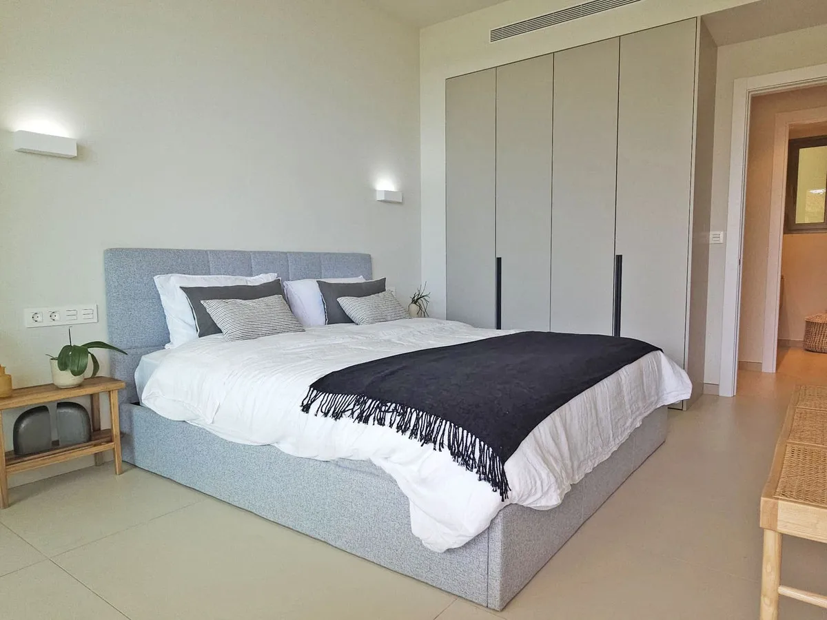 06d987c5-9032-40f9-94d7-3d86bc39d426