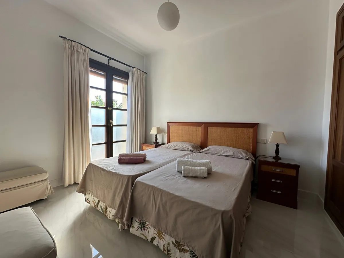 f1dbbf87-0bb6-4e78-8dc7-d144cb653a0e