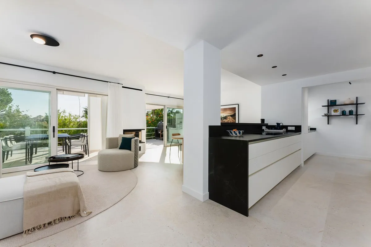 154b0ed9-7d77-44a5-ab3d-9db4c0e4b03c