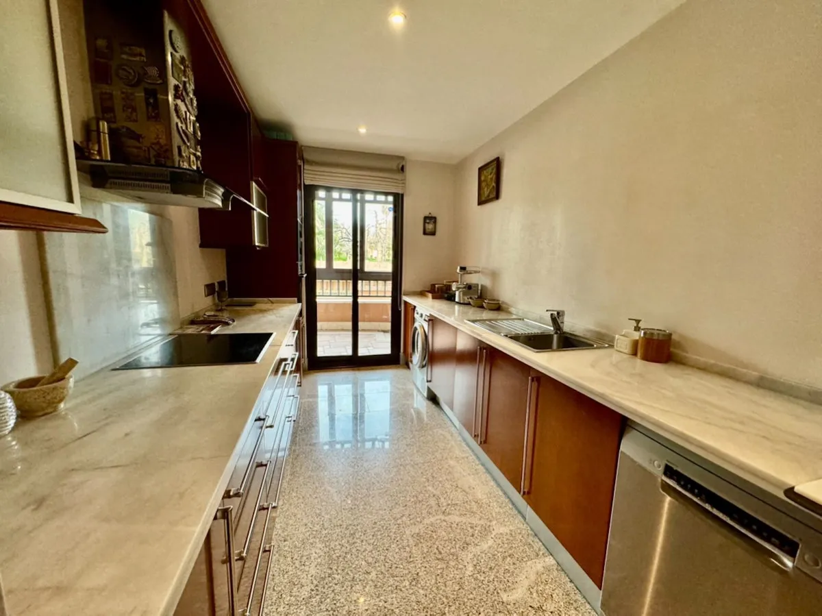 b8b83341-4885-4312-8129-8aab8c661adf