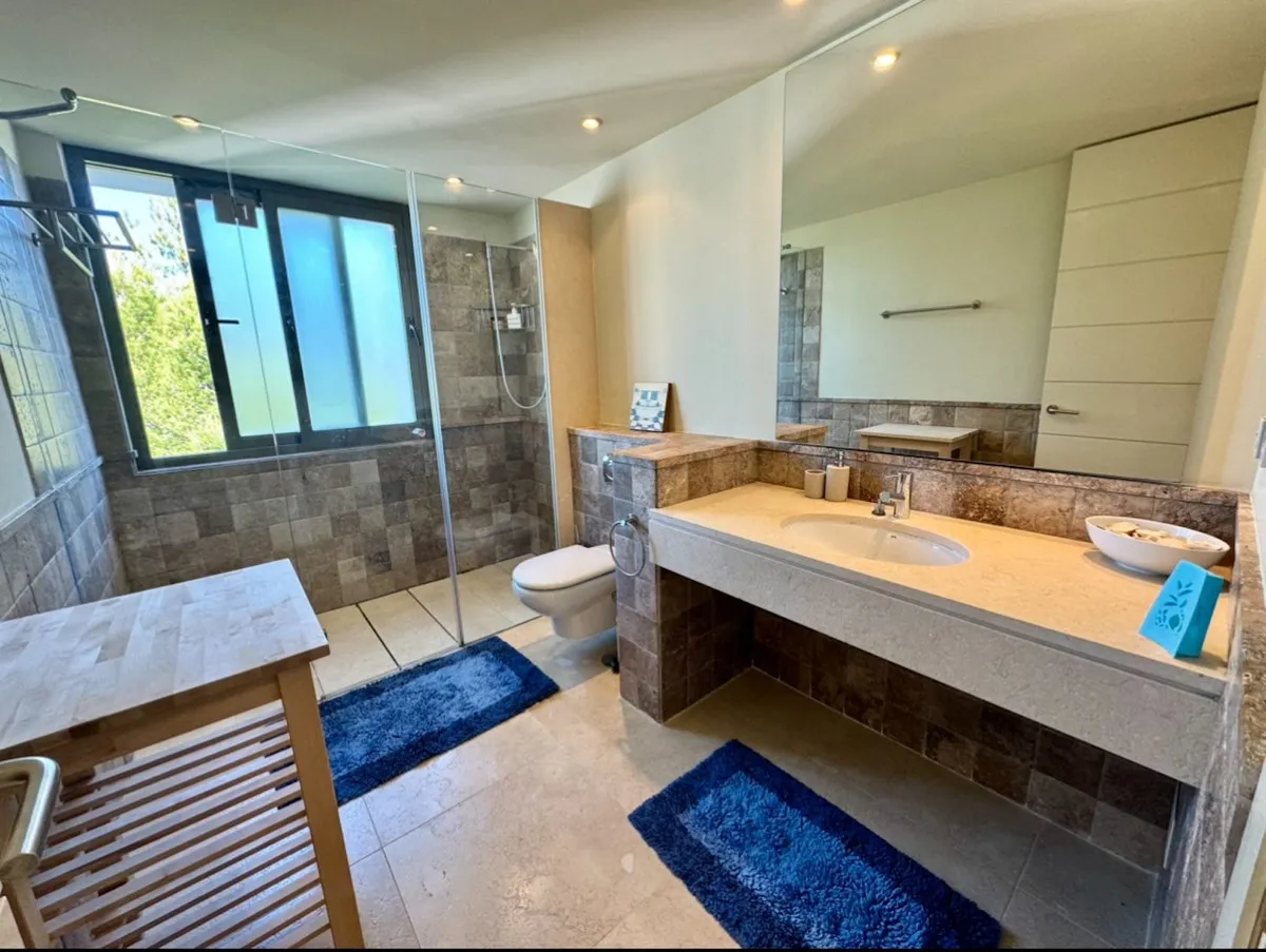 81b70ac1-e3fc-43cc-b80d-5e221b8a990c