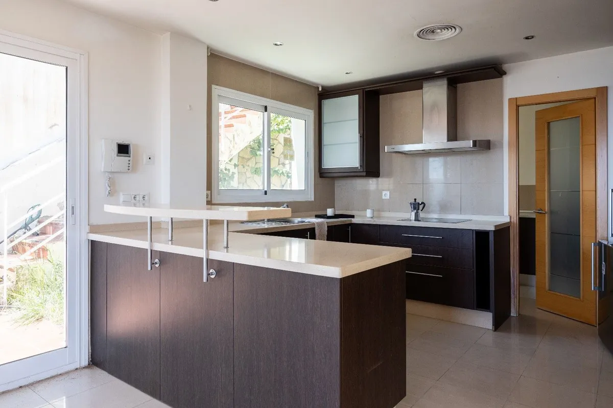 b7c757a1-dbda-4a8c-9c21-f35c9ae5d465