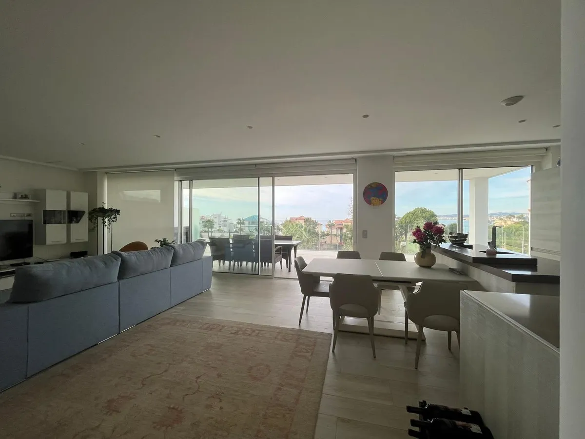 6215ee2c-6157-4a32-b2b4-51d07df75aa4