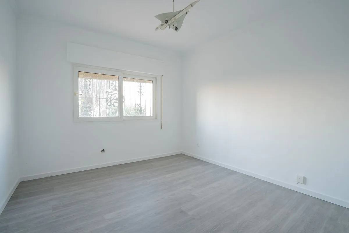 05b83ed0-35c5-4235-b9e0-853611941bd8