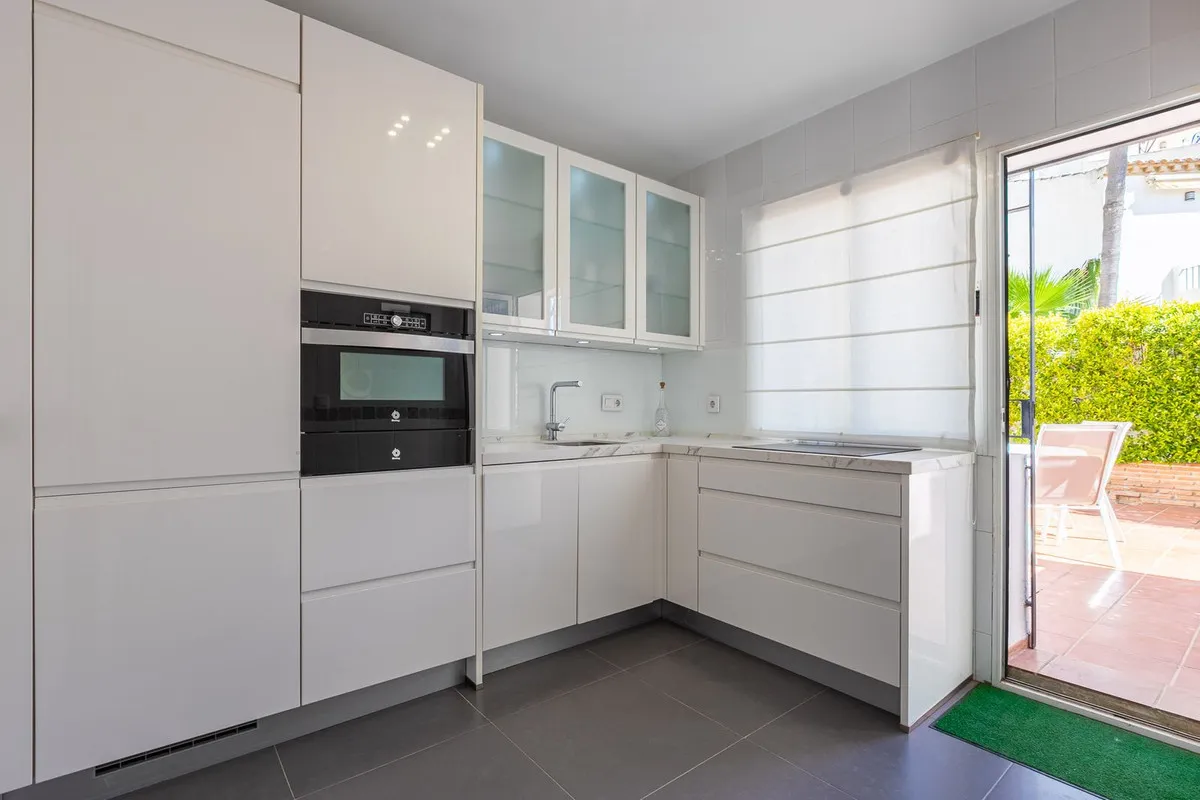 e2f026f5-9a88-49d8-91b9-af9047bd8d73