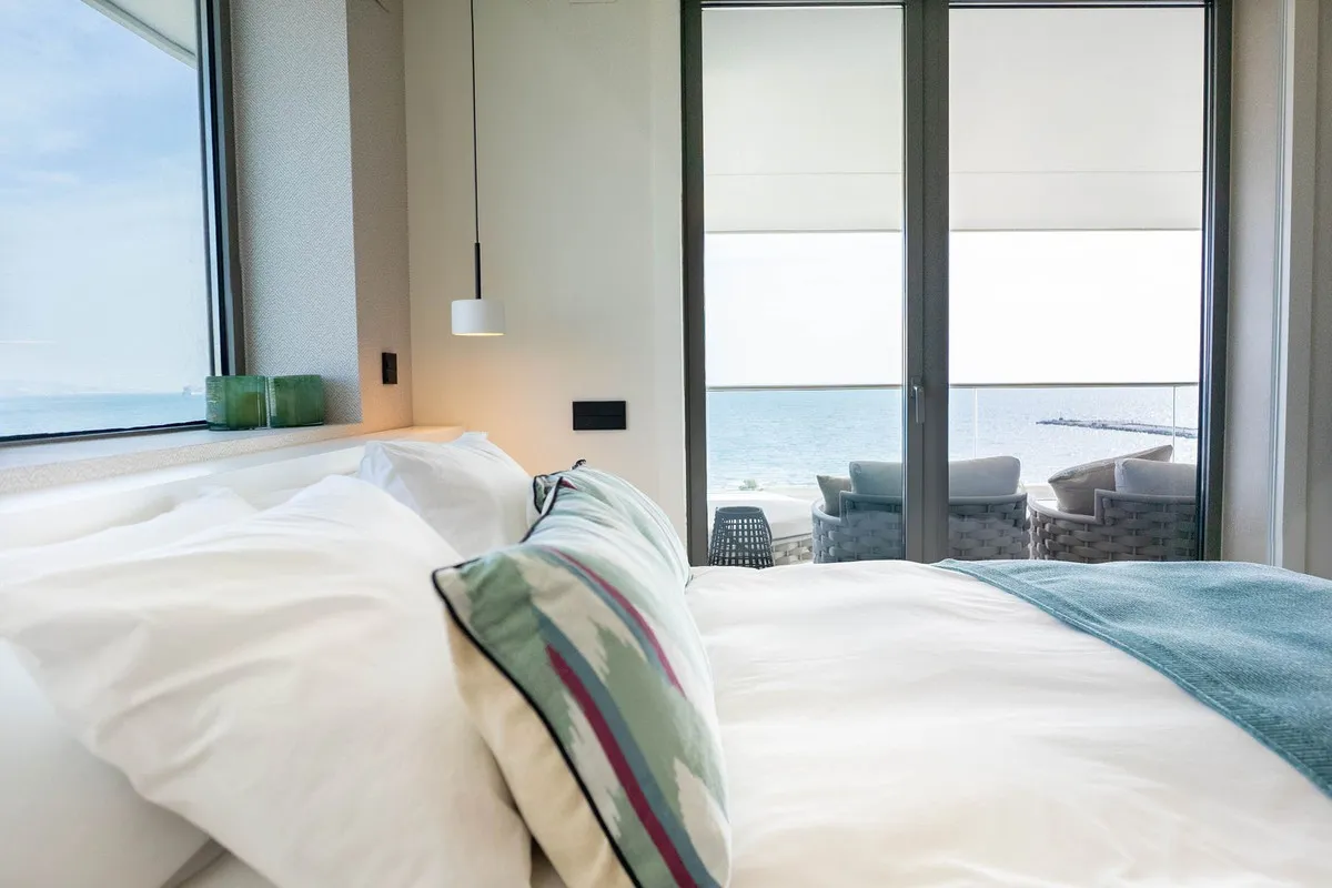 22f8d125-8ffd-4deb-bec9-30176e2f5f96