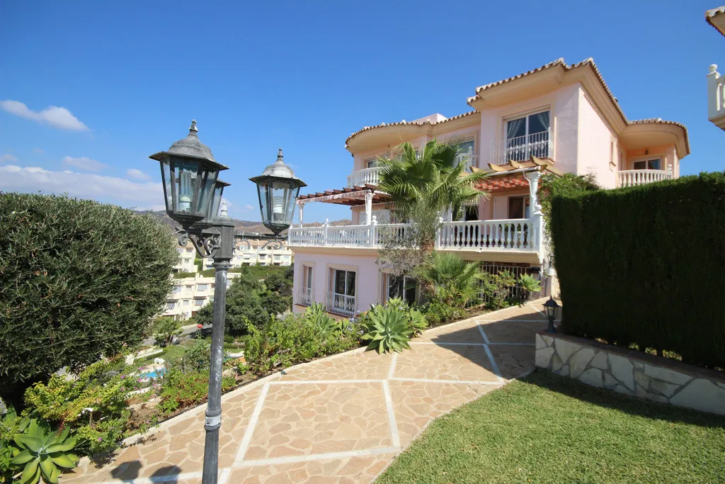 Opulent Villa with Panoramic Views in Marbella East