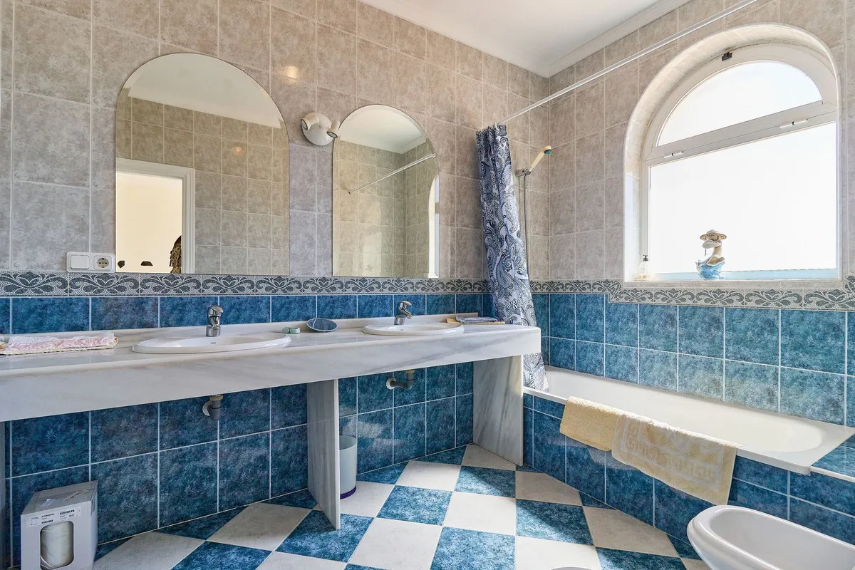 9c3240e2-fd67-4c10-b8c1-242801b6823e