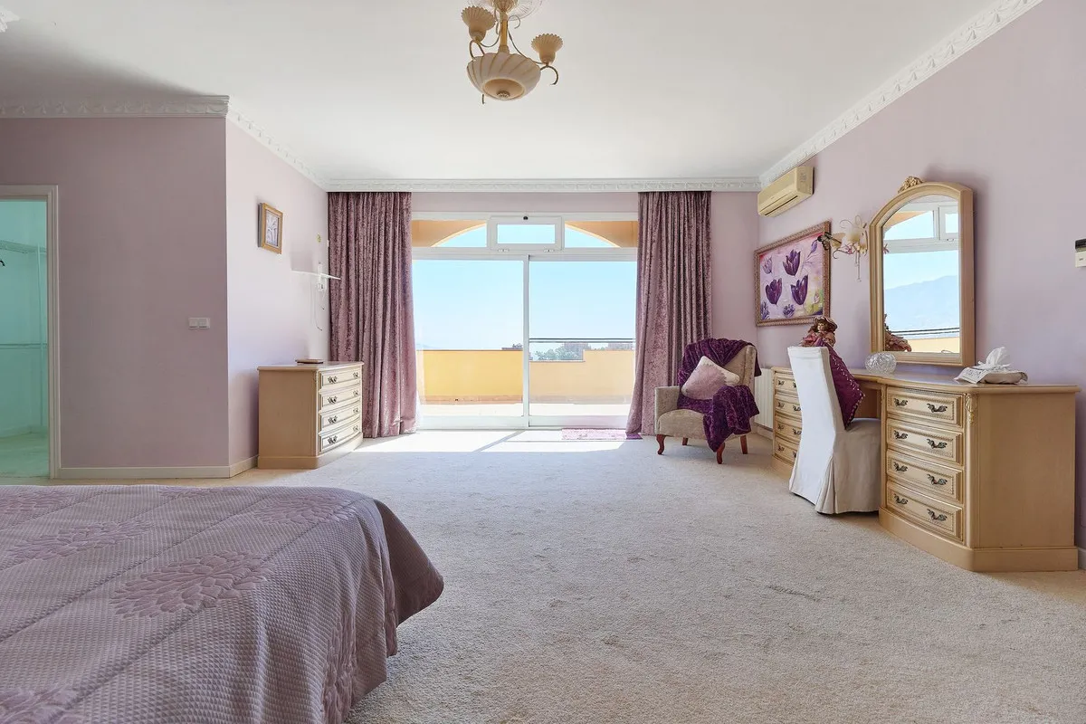 af4fc0f6-0aad-4119-9079-66456d9e2dea