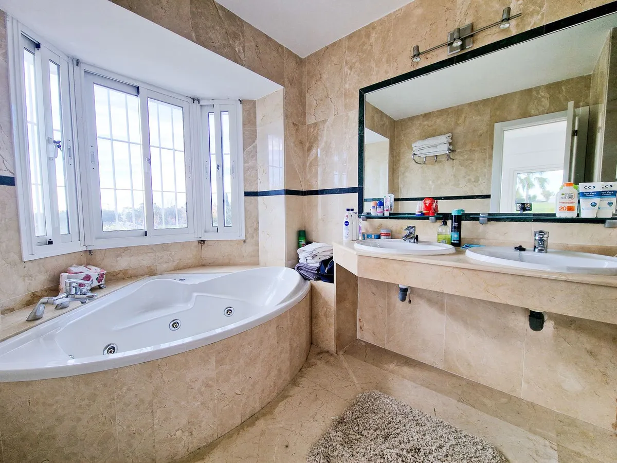 26016405-4795-404e-8f16-4660cb402325