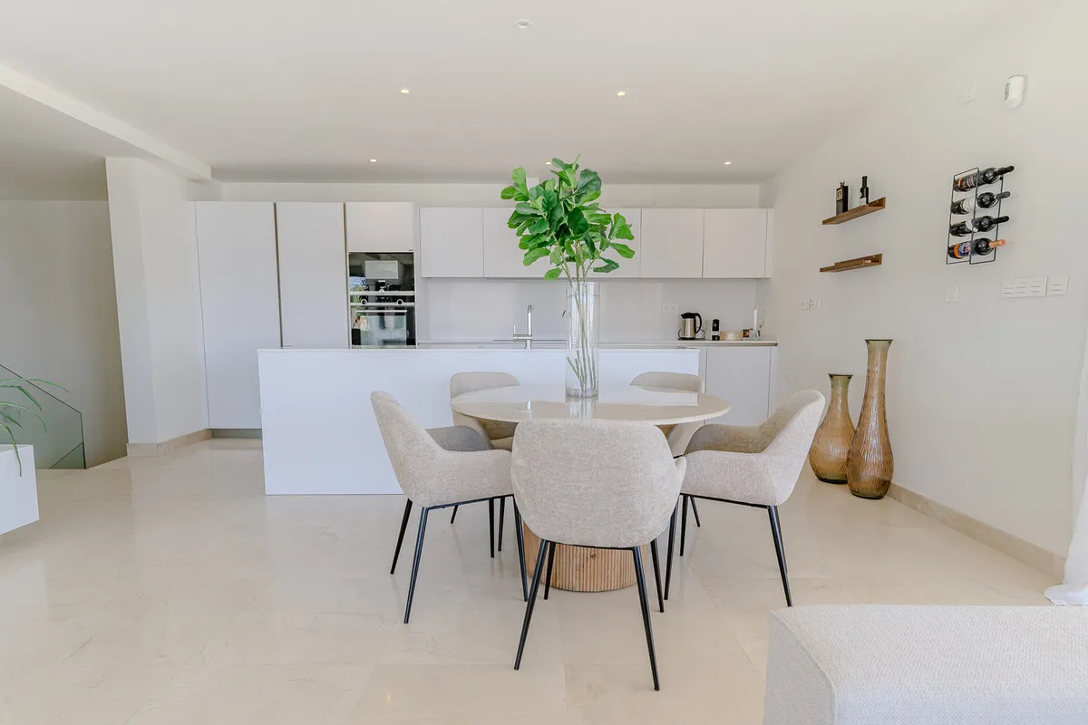 7900572a-93f7-453a-9d75-c92c570d65d4