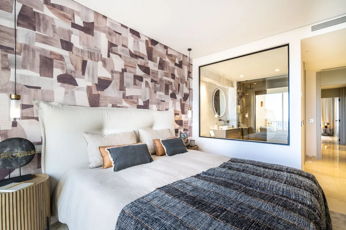 f43b98eb-5c13-4757-aa67-57b72c39f45c