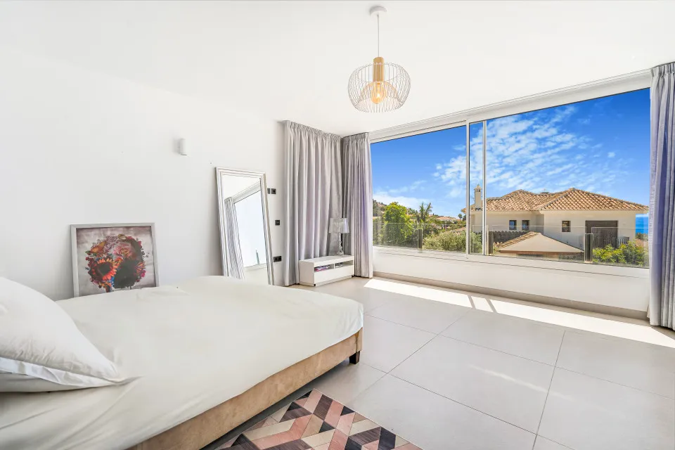 c90c3523-3922-4bb2-be71-8400eb75b4b2