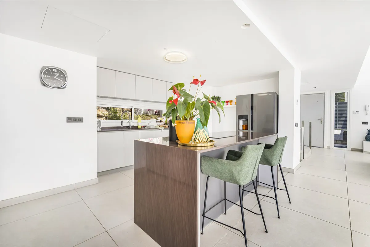 fe8df988-52df-4e37-8ffc-52ce71b5231e