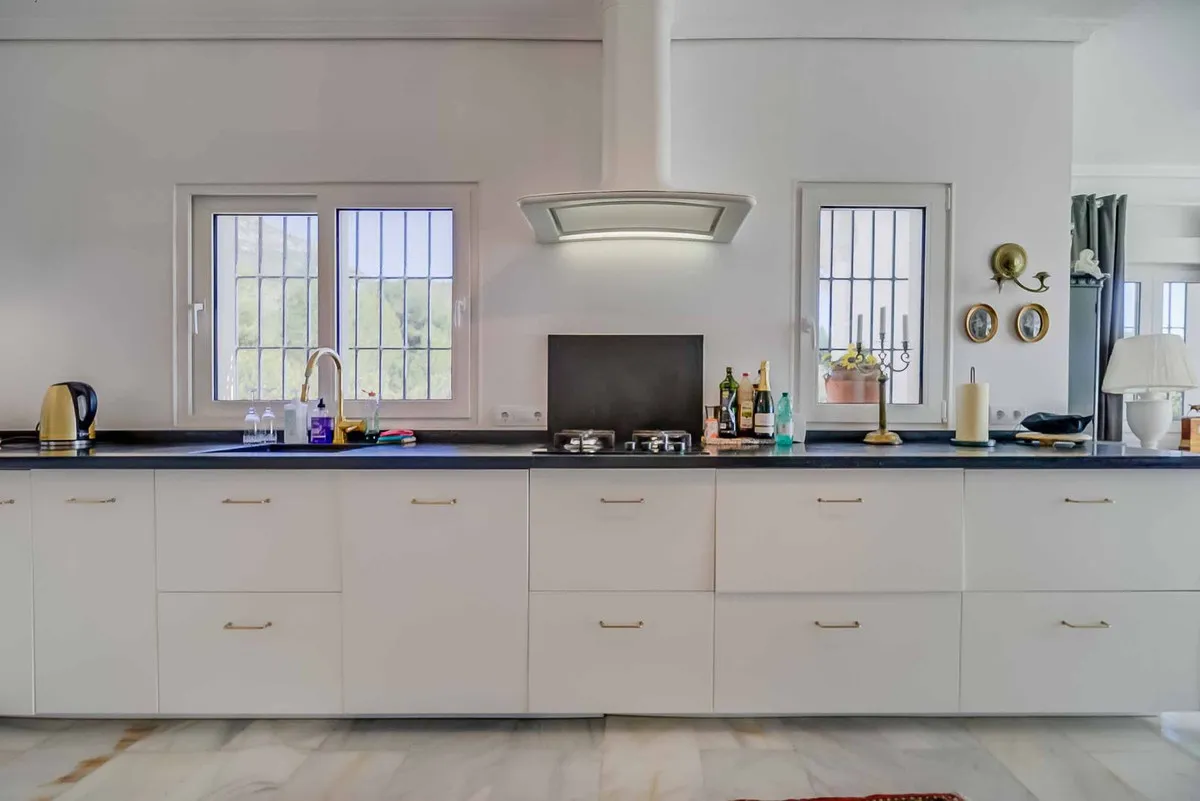 2b2ce126-4276-4809-a0c6-f6683837de11