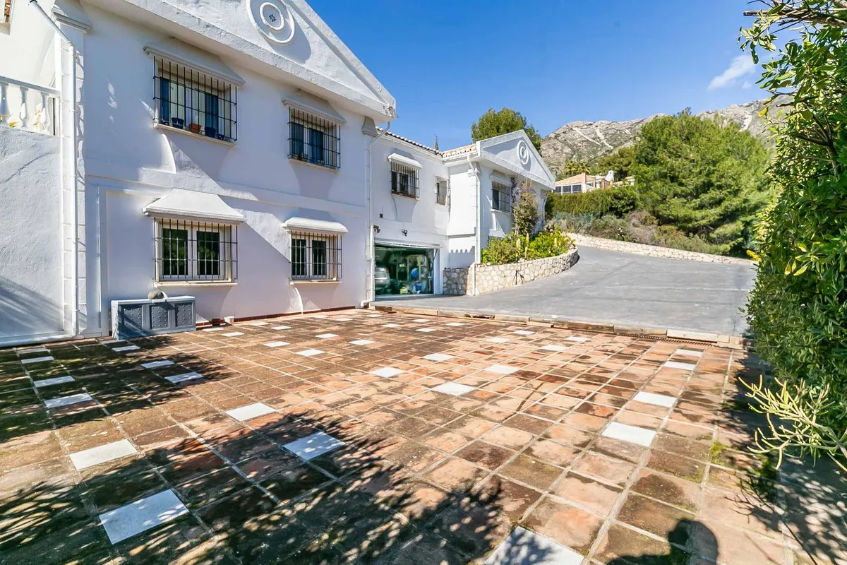 53926d8a-f288-4c3f-8341-eea104d5f7a6