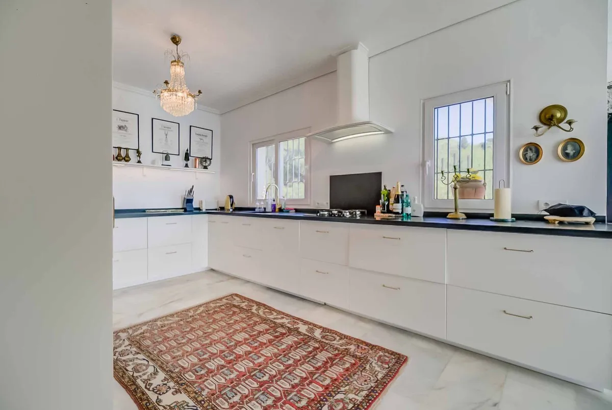 c9dda79b-04b5-4ab9-81f6-b9f3873252c2