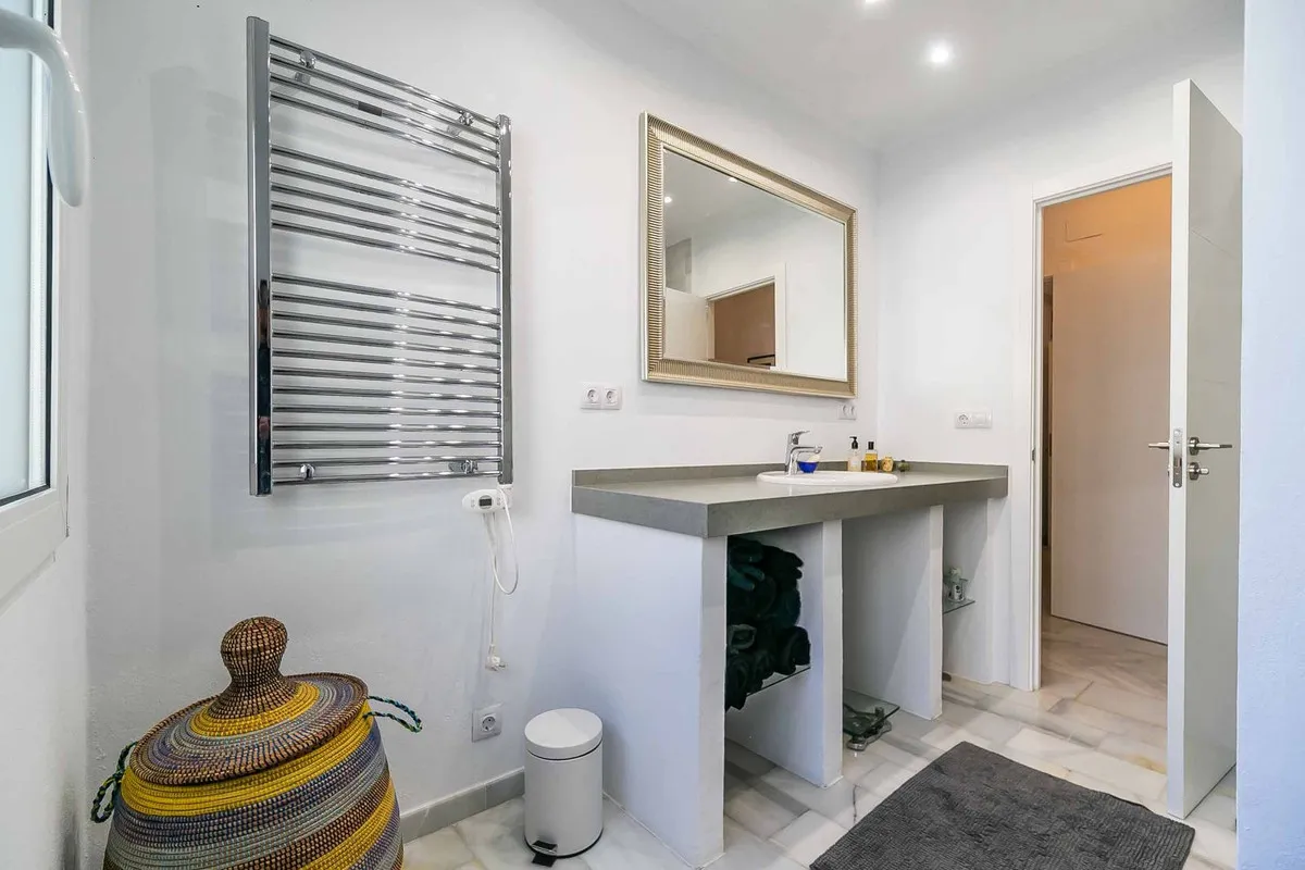 e9faaf17-61bb-4321-a461-eec093d3ba15