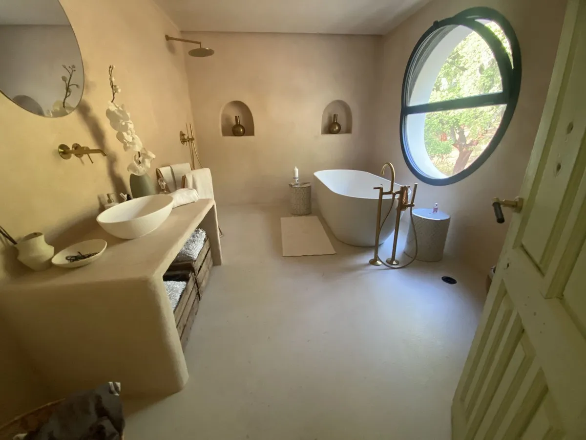 02a4eee3-d848-4dac-9913-7b747b6cdfd8