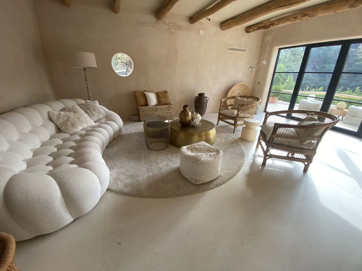 ea6c596d-5947-4176-8359-49c21d47c8c3