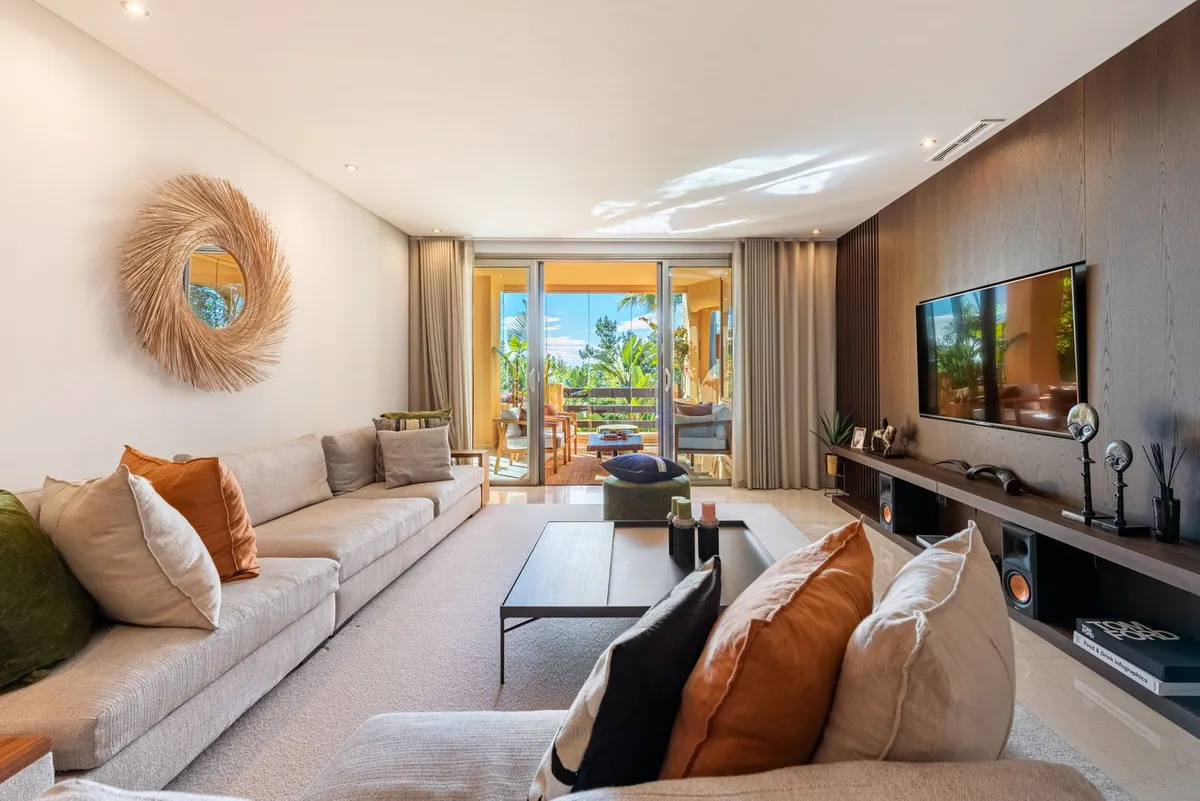 012c26d9-33ba-4823-b7d2-9b1fb22c25b9