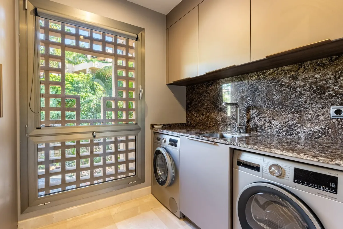 f52a4282-c192-49fb-8e59-e0c89a686506